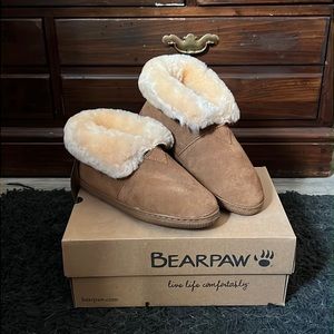 New with tag. Bearpaw hard sole slippers. Traditional slipper. Women’s 7